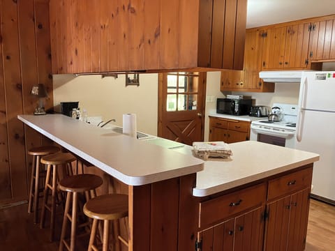 4 stool breakfast bar. Dishes, glassware, utensils. Micro/Dishwasher.