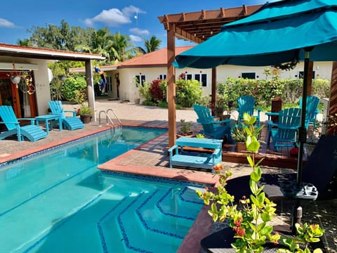 Sparkling clear pool 24/7
