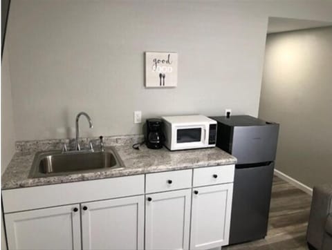 Studio, 1 Queen Bed with Sofa bed, Kitchenette | Free WiFi