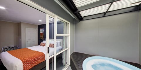 Private spa tub
