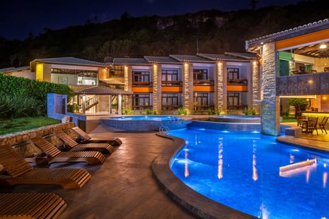 2 outdoor pools