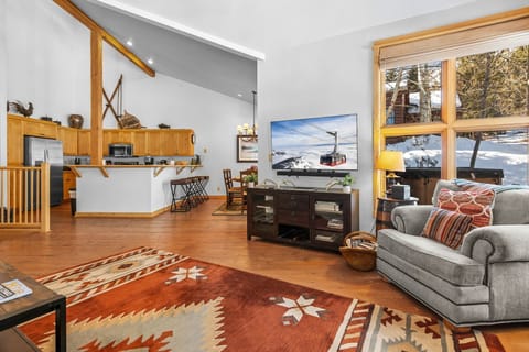 Living Room & Kitchen / Dining