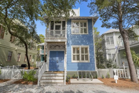 WELCOME TO LITTLE LODGE IN SEASIDE, FL.- PET FRIENDLY