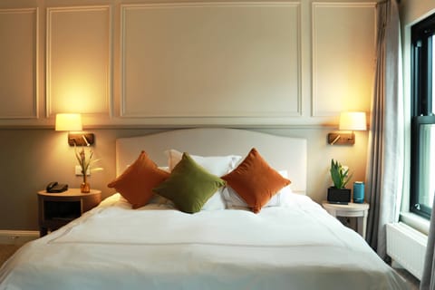 William Street King Room | In-room safe, blackout drapes, iron/ironing board, free WiFi