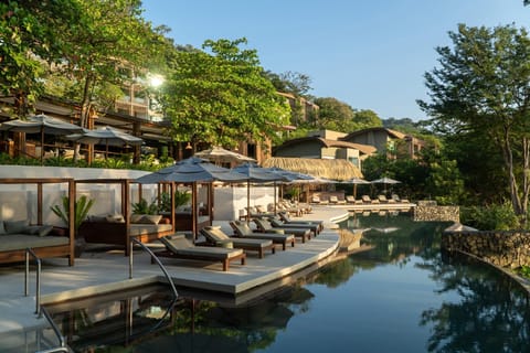 2 outdoor pools, sun loungers