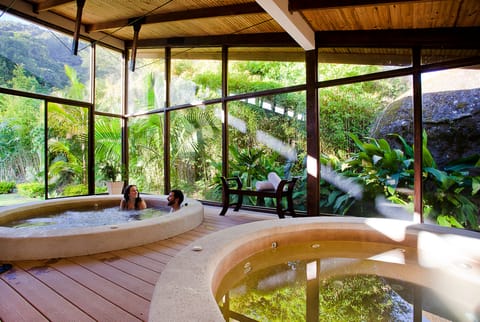 Couples treatment rooms, sauna, hot tub, steam room, body treatments