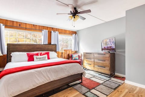 Master Bedroom (King bed) - Large Closet - Dresser-TV