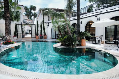 Seasonal outdoor pool, pool umbrellas, sun loungers