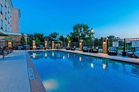 Outdoor pool, open 8 AM to 10 PM, sun loungers