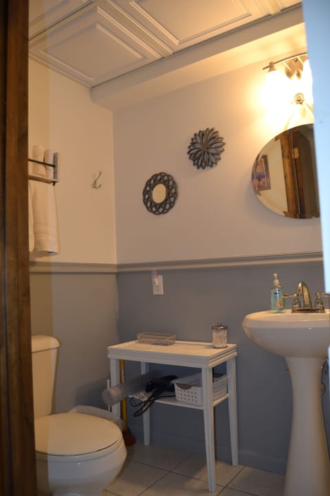 Wolke Suite on-suite bathroom