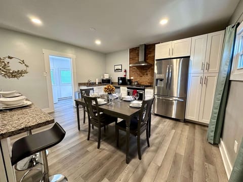 DINING & KITCHEN