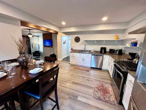 DINING & KITCHEN