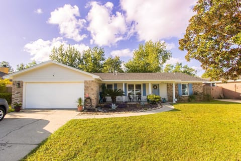 Entire house with 3 bedroms, a game room and a large yard, perfect for families