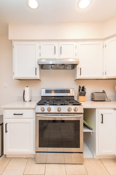 Newer kitchen appliances throughout the house