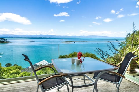 'Harbour View - One' - Nelson Waterfront Apartment