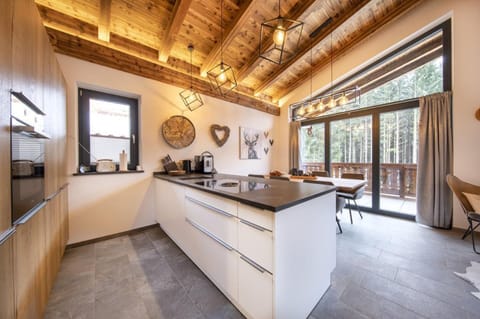 House | Private kitchen | Fridge, oven, dishwasher, coffee/tea maker