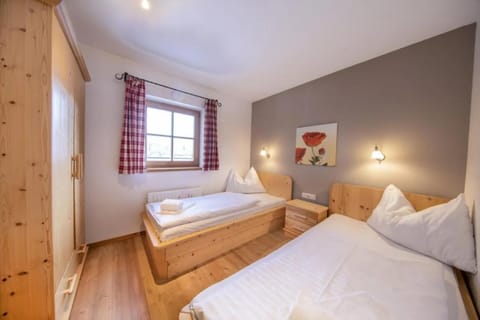 House | 4 bedrooms, individually furnished, bed sheets