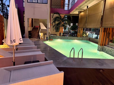 Outdoor pool, sun loungers