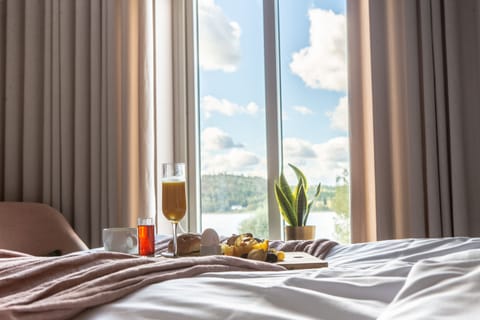 Standard Double or Twin Room | Hypo-allergenic bedding, desk, laptop workspace, blackout drapes