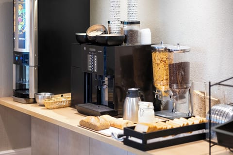 Daily buffet breakfast (EUR 11.5 per person)