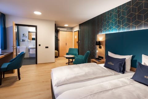 Triple Room | Living area | 15-inch LED TV with satellite channels, TV