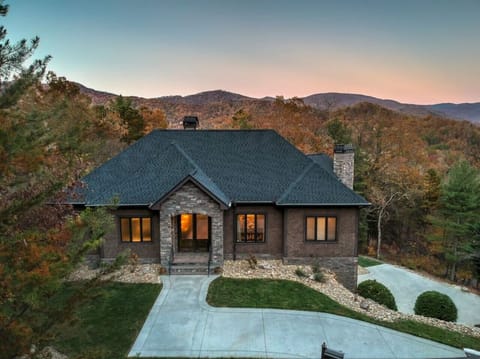 Your perfect Blue Ridge Mountains vacation awaits in this luxurious 3 bed / 4 bath home that comfortably sleeps 10!