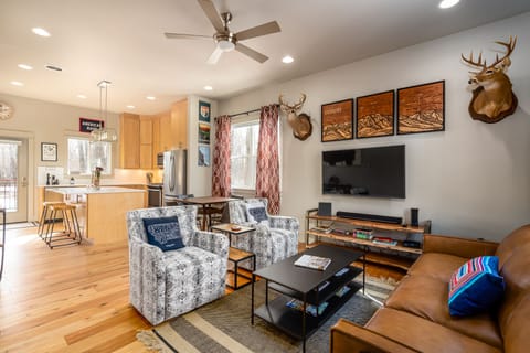 Cozy living room with flat screen Smart TV.