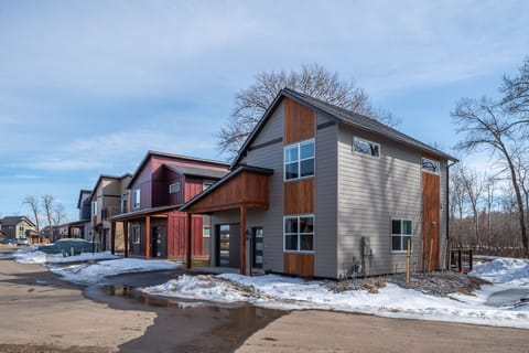 There is parking available in the driveway. No garage access.