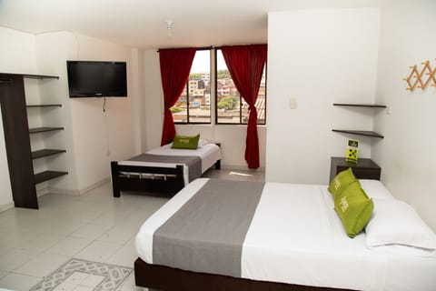 Family Room | Hypo-allergenic bedding, desk, laptop workspace, free WiFi