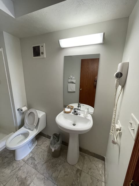 King Whirlpool Suite | Bathroom | Towels