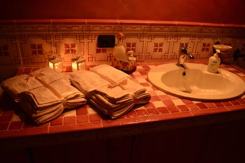 Comfort Quadruple Room | Bathroom | Shower, free toiletries, hair dryer, bathrobes