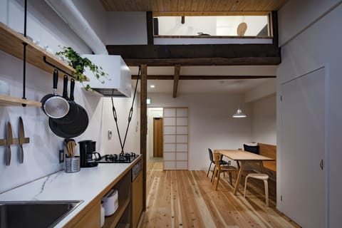 City House, Non Smoking | Private kitchenette | Full-size fridge, microwave, stovetop, electric kettle