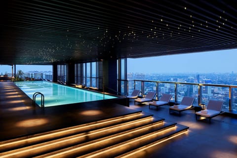 Outdoor pool, pool umbrellas, sun loungers