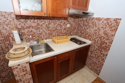 Comfort Studio Suite, 1 Bedroom, Balcony, Sea View | Private kitchen | Mini-fridge, microwave, stovetop, coffee/tea maker