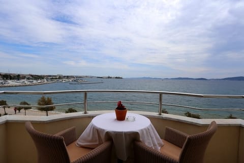 Comfort Studio Suite, 1 Bedroom, Balcony, Sea View | Terrace/patio