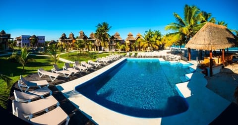 3 outdoor pools, sun loungers