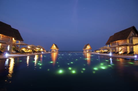 3 outdoor pools, pool umbrellas, sun loungers