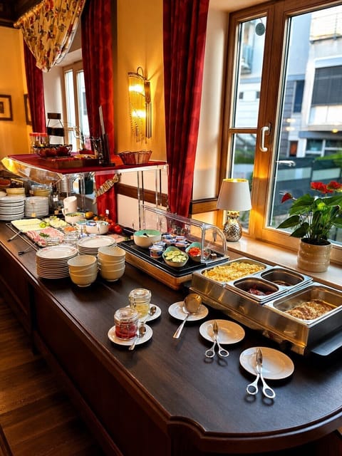 Daily buffet breakfast for a fee