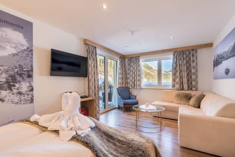 Deluxe Room, Balcony | Living area | 32-inch flat-screen TV with cable channels, TV