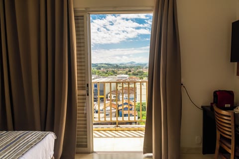 Premium Room | Minibar, in-room safe, desk, laptop workspace