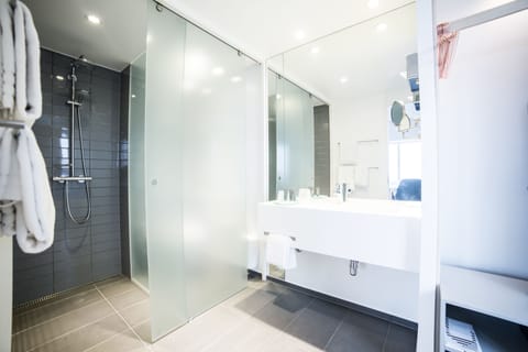 Shower, eco-friendly toiletries, hair dryer, towels