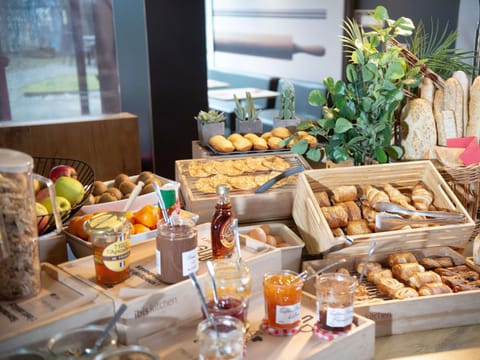 Daily buffet breakfast for a fee