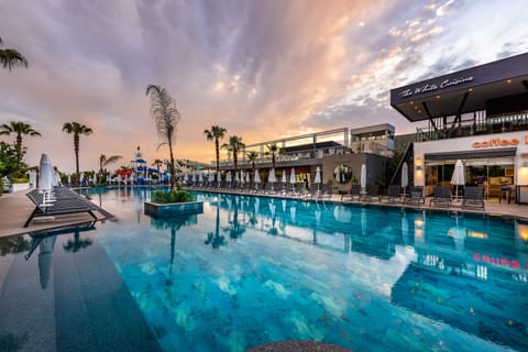 Indoor pool, seasonal outdoor pool, sun loungers