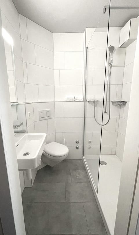 Double or Twin Room | Bathroom | Combined shower/tub, hair dryer, towels