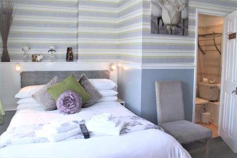 Double Room | Individually decorated, individually furnished, soundproofing, free WiFi