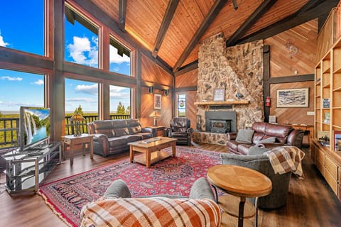 Large windows to relax and watch the one of a kind view.