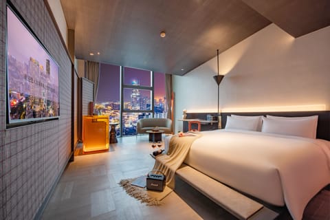 Premium bedding, in-room safe, desk, laptop workspace