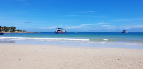 Beach nearby, beach bar