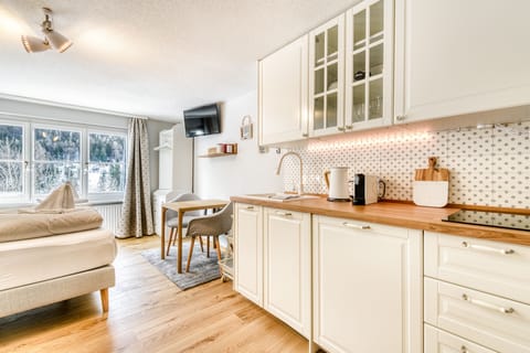 House (incl. Cleaning Fee, Laundry Package & City Tax) | 6 bedrooms, premium bedding, individually decorated