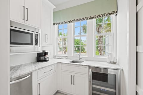 First Floor: Kitchen